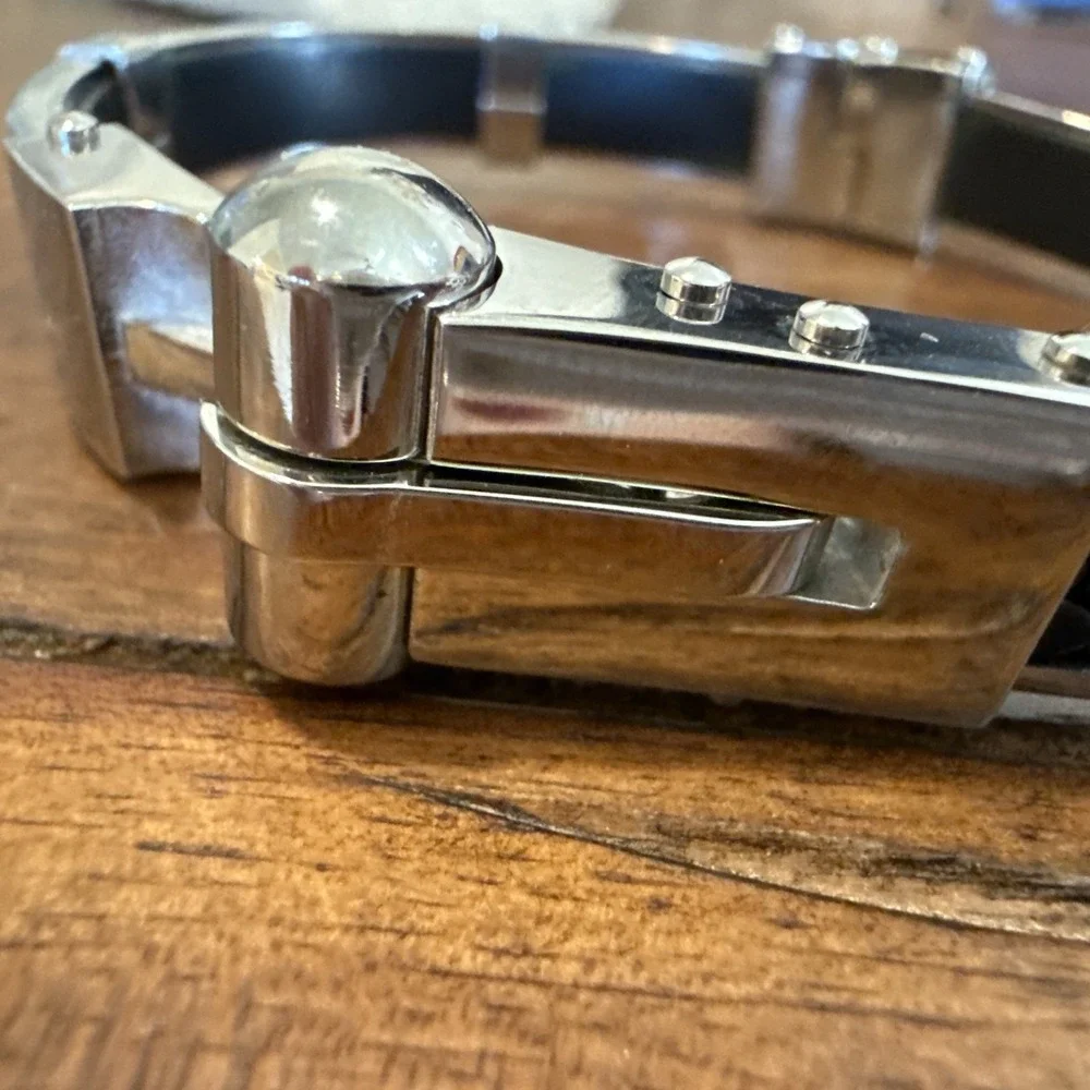 MENS Bracelet Silver Tone Black Accent‎  Sturdy excellent condition